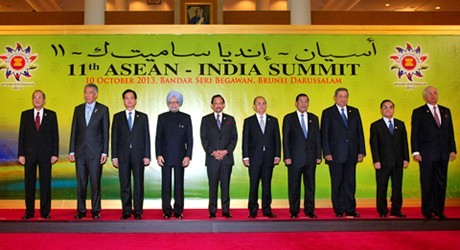 Aktivitäten von Premierminister Nguyen Tan Dung beim ASEAN-Gipfel - ảnh 2